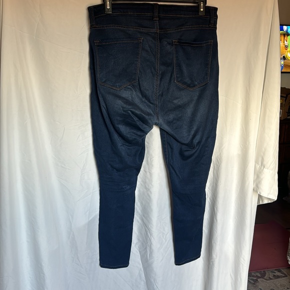 Statue jeans - Picture 2 of 3